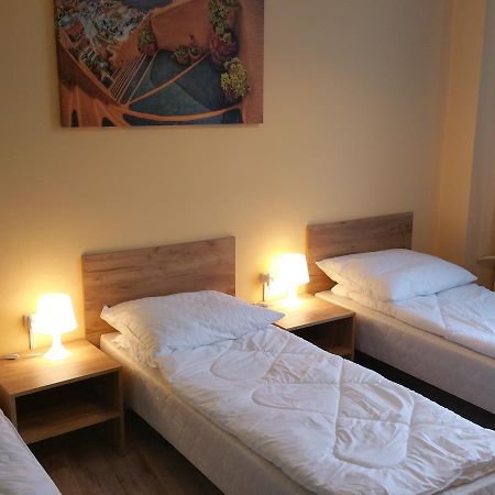 Kaktus Guest House 2 Варшава Екстер'єр фото